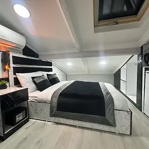 Taksim Larissa شقة فندقية